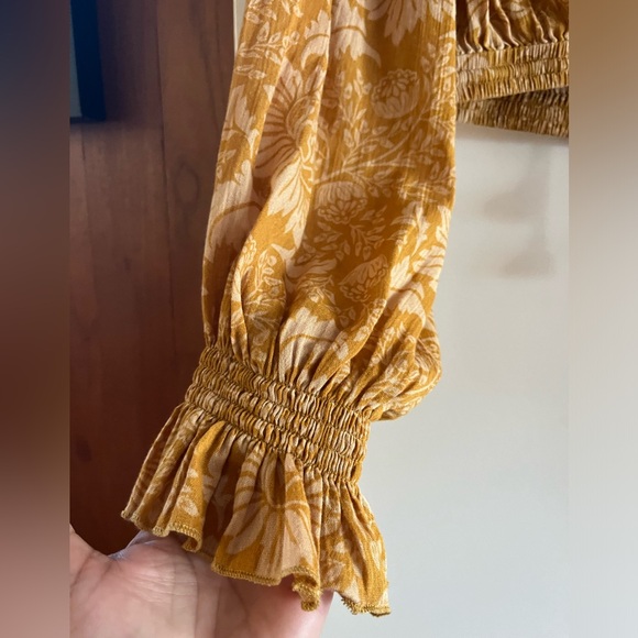 Spell and the Gypsy Lioness Peasant Blouse in
Caramel - Picture 12 of 13